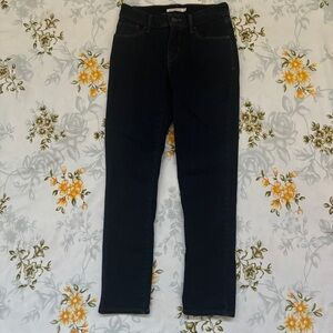 Levi’s Size 2 Mid Rise Skinny Jean